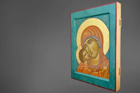 Ikony Matki Boskiej prawosławne: wzruszający obraz przedstawiający Maryję z Dzieciątkiem Jezus, otoczonych złotym tłem i ozdobną ramą.