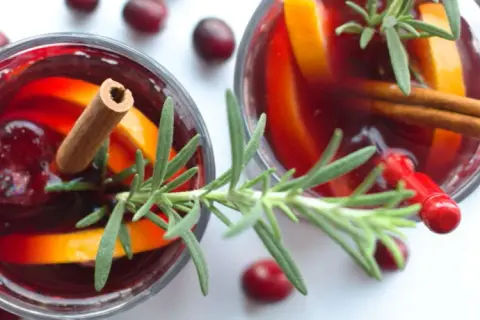 Pyszny drink z wódką żurawinową: sprawdzone przepisy i wariacje