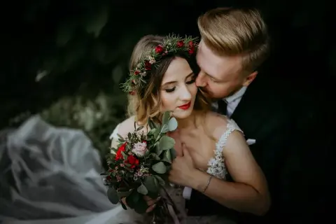 Ile kosztuje fotograf i kamerzysta na wesele? Ceny, które zaskakują