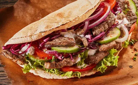 Czy kebab tuczy? Jak zamówić lekki i zdrowy kebab
