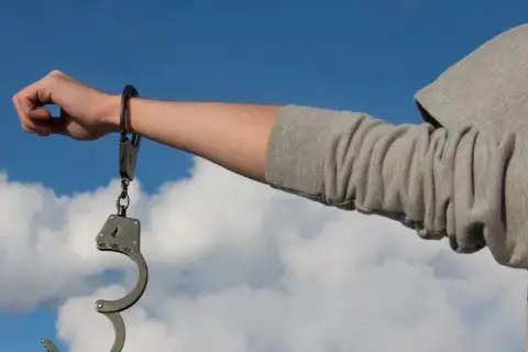 Czy uzależnienie to grzech ciężki? Odkryj moralne aspekty tej kwestii