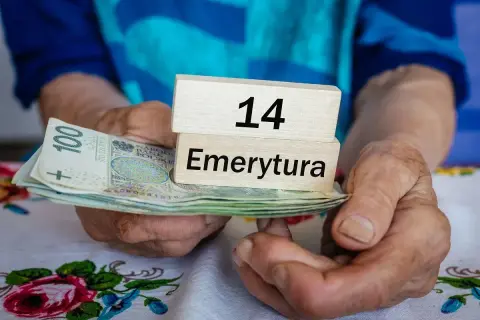 Kiedy wypłacana jest 14 emerytura? Sprawdź ważne terminy i zasady