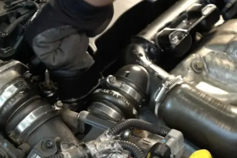 Jaki olej do Volvo V50 1.6 diesel? Uniknij kosztownych błędów