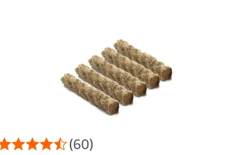Cinco rollos de fibra natural, perfectos como yesca para hacer fuego en tus aventuras al aire libre.