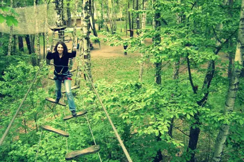 Park Linowy Powsin: Twój przewodnik po trasach, cenach i bezpieczeństwie