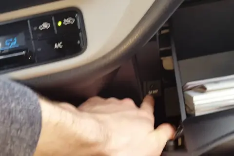 Reset TPMS Toyota Corolla: Sam zgaś kontrolkę ciśnienia opon!
