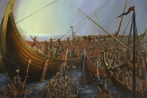 En dramatisk målning av slaget vid Svolder, med vikingaskepp fyllda av krigare som strider på havet.