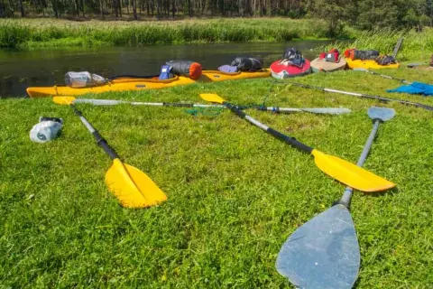 Podlasie kajakiem: Najlepsze trasy i jak zaplanować spływ