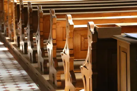 Jak wypisać się z kościoła - prosta droga do wolności od religii