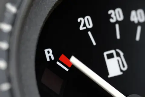 VW Touran 1.9 TDI: Ile litrów w baku? Zasięg i rezerwa