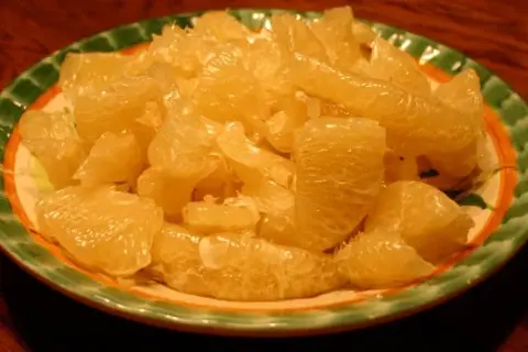 Kiedy sezon na pomelo? Poznaj najlepszy czas na zakup i wybór
