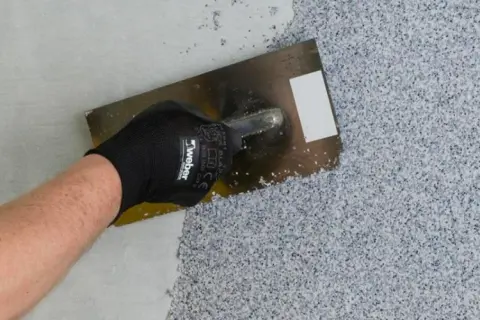 Jak wygląda tynk mineralny? Poznaj jego cechy i zastosowania