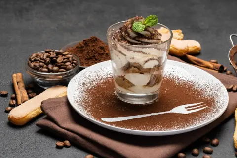 Mascarpone-Desserts: Blitzschnell & unwiderstehlich Glas & Tiramisu