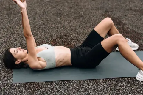 Pilates: Jaka mata zapewni komfort i ochronę kręgosłupa?