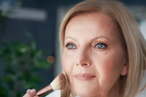 Puder do cery dojrzałej: Klucz do młodzieńczego wyglądu