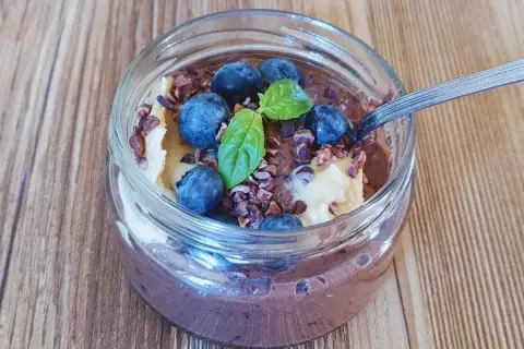 Pudding proteinowy: Szybki przepis na zdrowy deser (keto, wege)