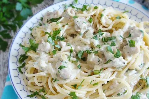 Pyszne spaghetti z serem pleśniowym: proste przepisy na każdą okazję