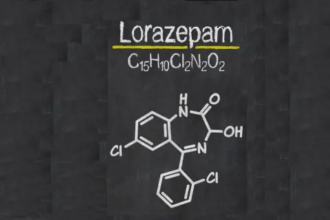 Struktura chemiczna lorazepamu, leku z grupy benzodiazepin, często stosowanego jako psychotrop.
