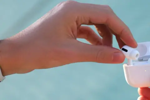 Skradzione AirPods: Co robić? Lokalizacja, Tryb Utracony, Policja