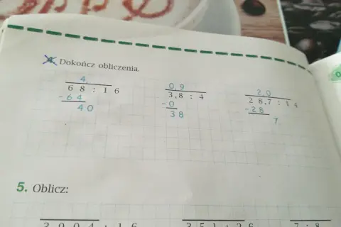 Zadania z dzielenia ułamków dziesiętnych. Oblicz 68:16, 3,8:4, 28,7:14 oraz 390,4:16, 35,1:26, 7:8.