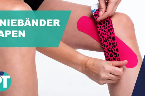 Kniebänder tapen bei Schmerzen: Eine Person legt pinkes Kinesio-Tape mit Leopardenmuster auf ein Knie.