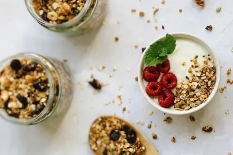Czy granola jest dietetyczna? Sprawdź, co kryje się w składzie