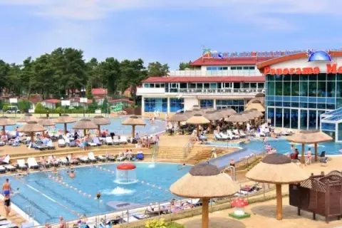Hotel resort: co to znaczy? Poznaj kluczowe różnice i wybierz idealny