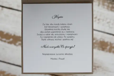 Wzruszające życzenia na 60 urodziny dla kobiety, Krysiu! Niech każdy dzień będzie wyjątkowy, a życie pełne radości i spełnienia.