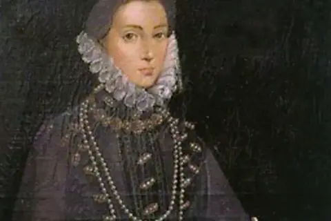 Retrato de Beatriz de Castro, luciendo un collar de perlas y un cuello de encaje.