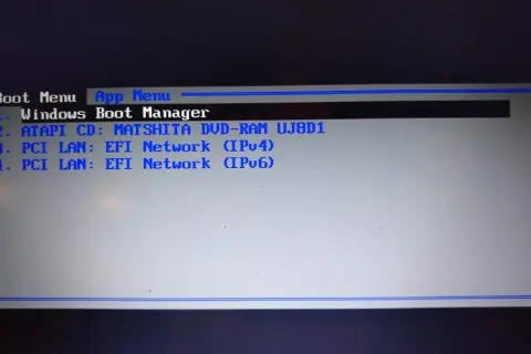 Der PC startet immer ins BIOS. Das Boot-Menü zeigt "Windows Boot Manager" als erste Option, gefolgt von CD-ROM und Netzwerkoptionen.