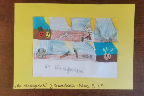 Dzieci namalowały warzywa na straganie, inspirowane wierszem Jana Brzechwy.