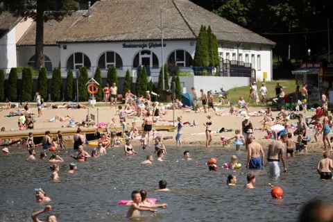 Od kiedy można się kąpać w morzu? Sprawdź temperatury i bezpieczeństwo