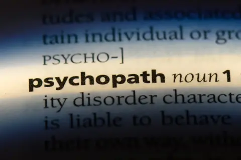 Słowo "psychopath" w słowniku. Czego boi się socjopata? Może konfrontacji z własnymi czynami, które opisuje definicja.