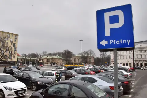 Ile kosztuje parking w Warszawie? Ceny, dzielnice, ukryte koszty