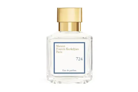 Elegancka butelka perfum Maison Francis Kurkdjian 724 z złotą nakrętką.
