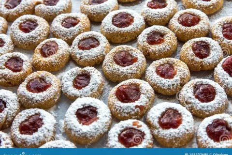 Ciastka z odciskiem palca i dżemem: przepis, który zawsze się uda
