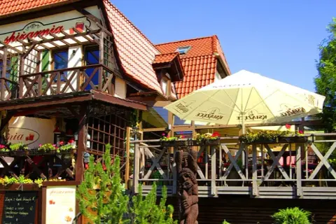 Gdzie zjeść w Mikołajkach? Odkryj najlepsze restauracje i smaki