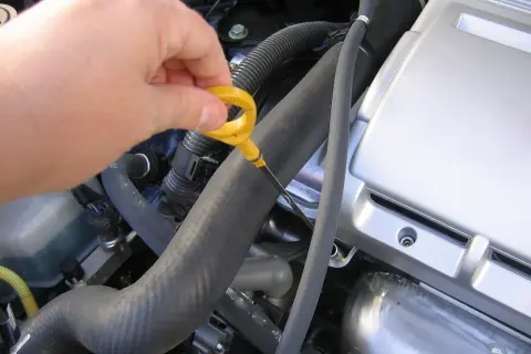 Silnik chodzi jak traktor benzyna - najczęstsze przyczyny problemów