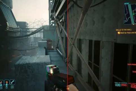 Widok z gry Cyberpunk 2077, gdzie gracz czeka na zadanie "Balls to the Wall". Okluzja otoczenia podkreśla mroczny, miejski krajobraz.