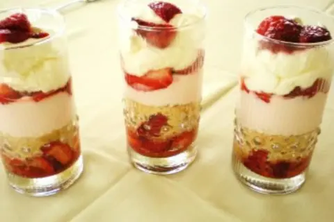 Erdbeer-Quark-Dessert: Einfache Rezepte & schnelle Zubereitung