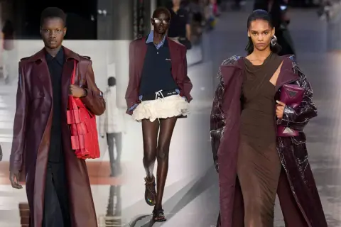 Sfilata di moda con modelli che indossano abiti eleganti. Un perfetto abbinamento bordeaux con trench in pelle e pantaloni ampi.