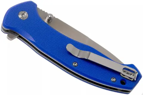 Navaja Maserín azul con clip metálico para el cinturón. Hoja plateada parcialmente visible.
