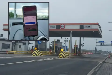 Telefon z aplikacją do opłat za autostradę A2 zamontowany w samochodzie przed bramkami e-TOLL.