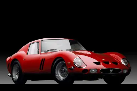 Klasyczny, czerwony włoski samochód sportowy Ferrari 250 GTO z lat 60. na czarnym tle.