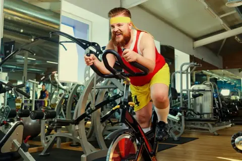 Ile cardio na masie: unikaj błędów, które hamują przyrost mięśni