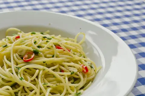 Spaghetti Aglio e Olio: Prosty przepis na kremową klasykę!