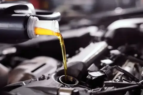 Ile kosztuje wymiana oleju i filtrów robocizna w Polsce? Sprawdź ceny!