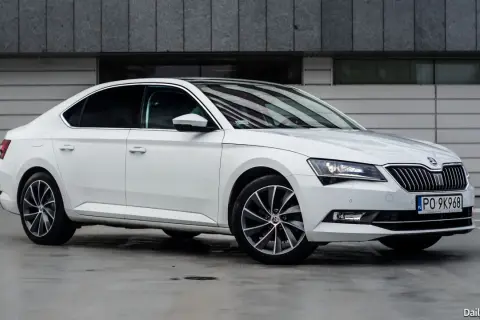 Skoda Superb: Pojemność baku (III, IV) ile litrów na trasę?