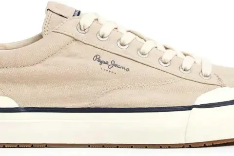 Sneakers in tela beige da pepe jeans uomo, con lacci chiari e suola bianca con dettagli blu.