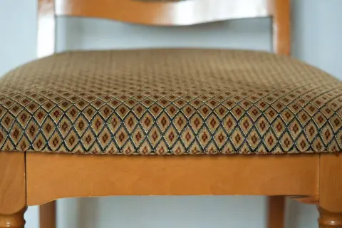 Jak uszyć pokrowiec na krzesło? DIY krok po kroku z Łukaszem!